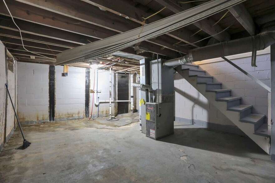 More Photos Of 1079 S James Rd, Columbus Apartments For Sale