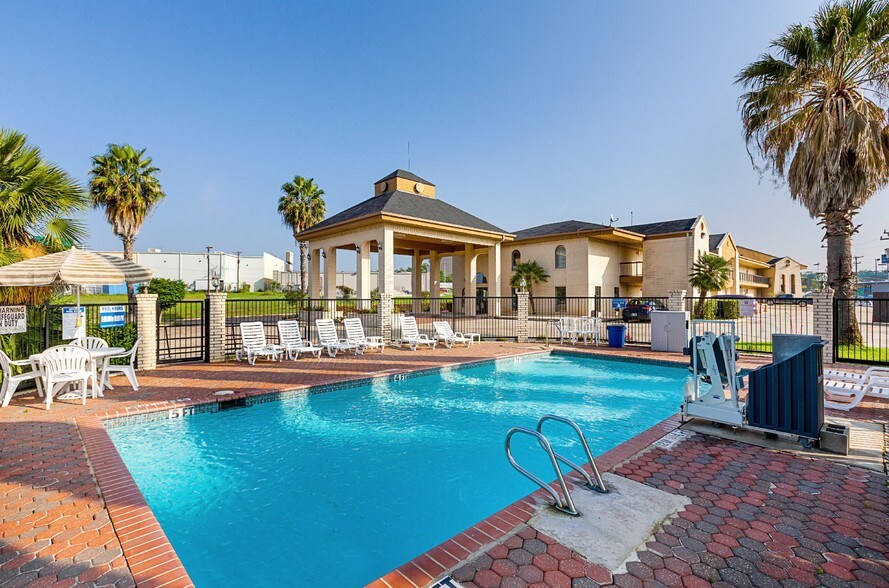 More Photos Of 4 Piano Pl, San Antonio Hotel For Sale