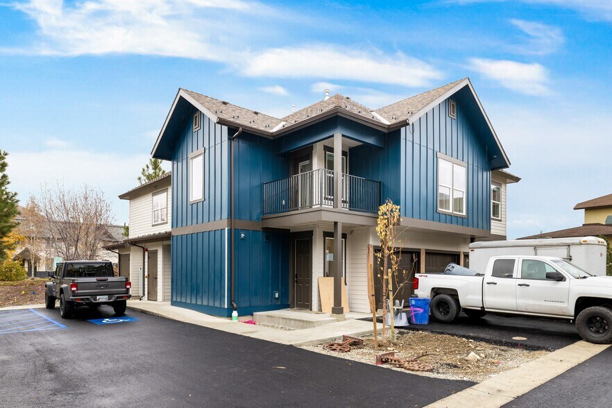 More Photos Of 2020 Wimbledon Ct, Hailey Specialty For Sale