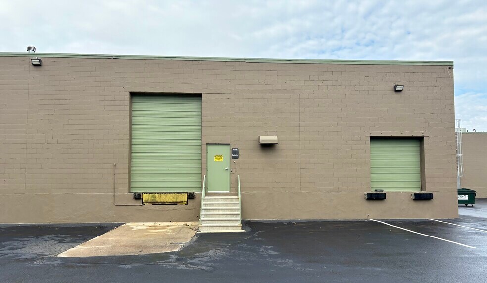 More Photos Of 185 New Boston St, Woburn Manufacturing For Lease