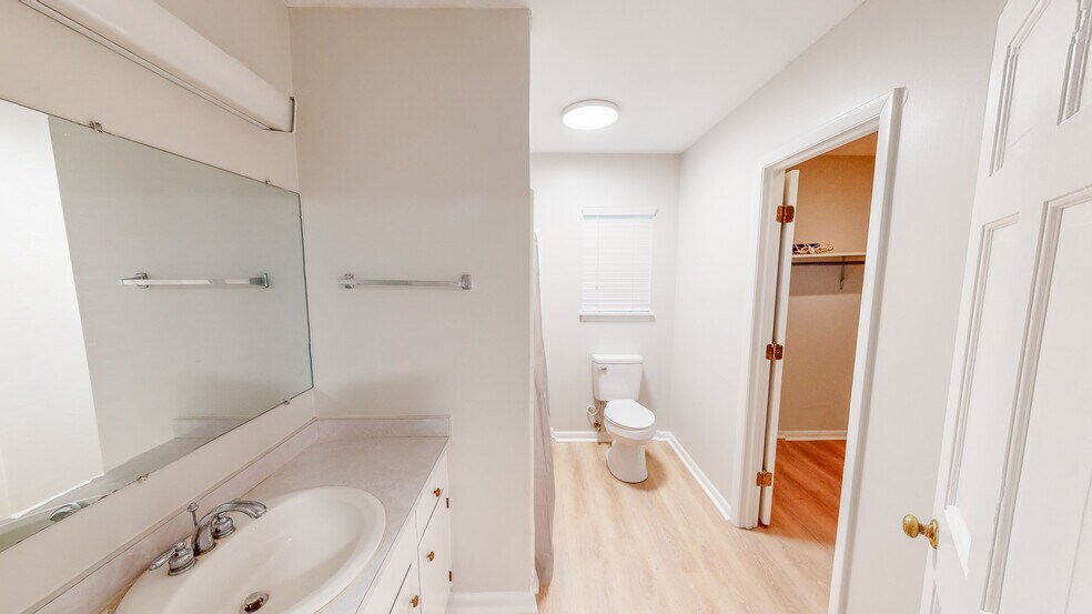 More Photos Of 1300 S Mock Rd, Albany Office Residential For Lease