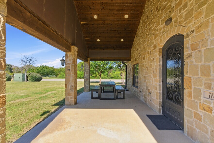 More Photos Of 2011 E Kirkwood Blvd, Southlake Office For Lease