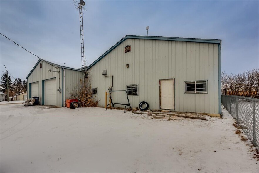 More Photos Of 4831 50 St, Alix Flex For Sale