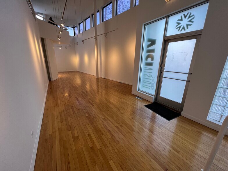 More Photos Of 740 N Ogden Ave, Chicago Office Residential For Lease