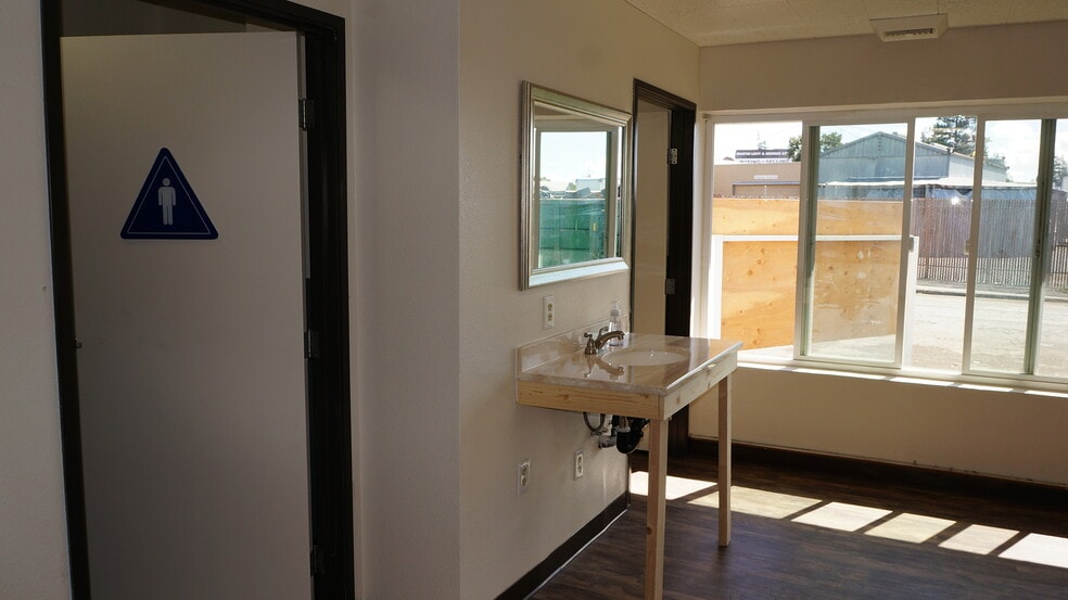 More Photos Of 45 Foley St, Santa Rosa Light Distribution For Lease