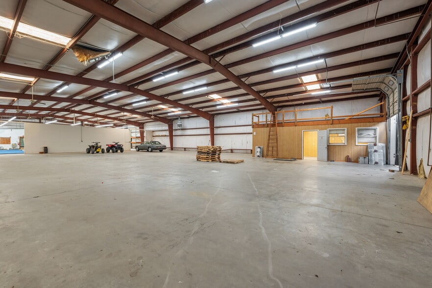 More Photos Of 2245 A Air Park Dr, Burlington Warehouse For Lease