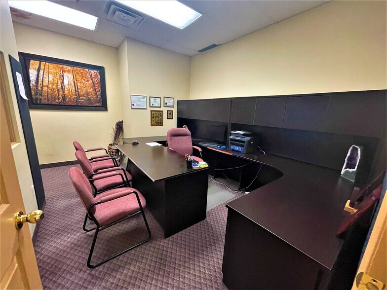 More Photos Of 2985 Drew Rd, Mississauga Office For Sale