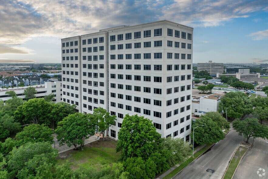 More Photos Of 9800 Centre Pky, Houston Office For Lease