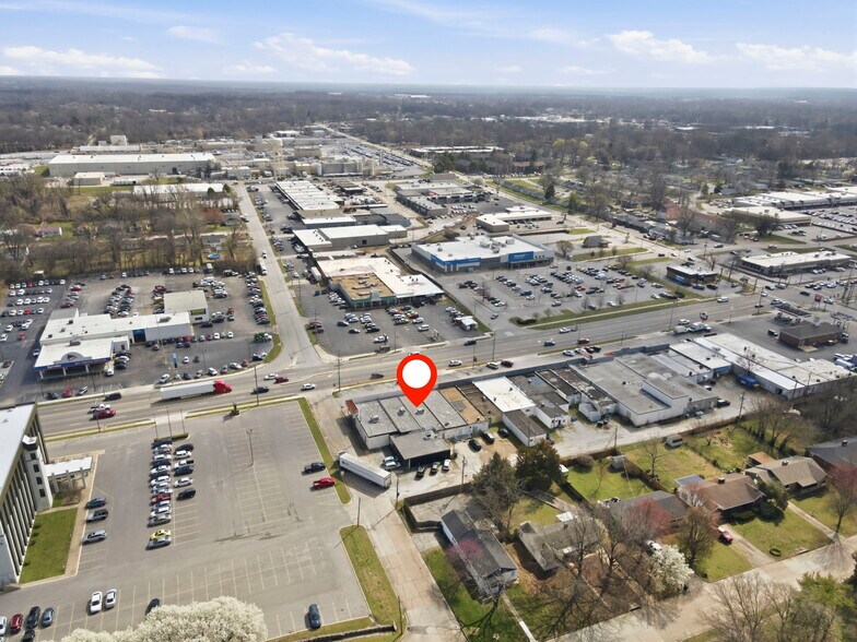 More Photos Of 1301-1349 S Glenstone Ave, Springfield General Retail For Lease