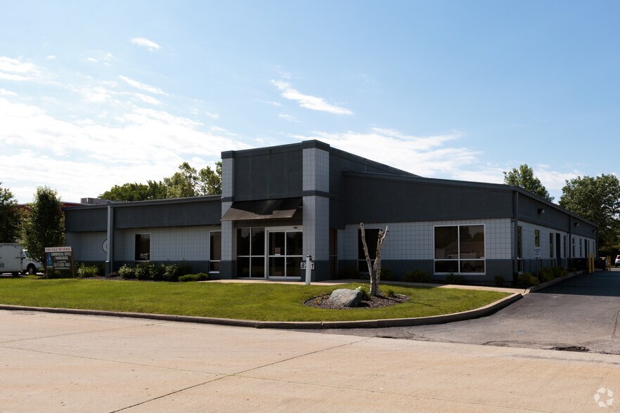 Primary Photo Of 8701 Castle Park Dr, Indianapolis Light Distribution For Sale