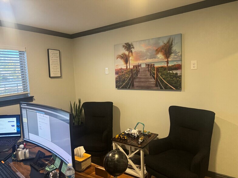 More Photos Of 12040 E Hardy Rd, Houston Office For Sale