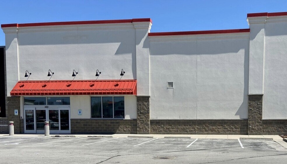 More Photos Of 2609 S Oneida St, Green Bay Freestanding For Lease