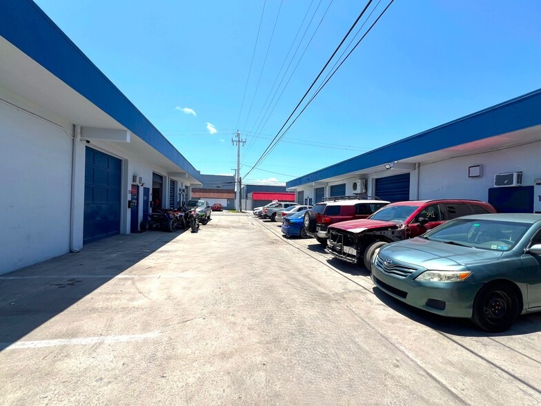More Photos Of 5790 Rodman St, Hollywood Warehouse For Lease