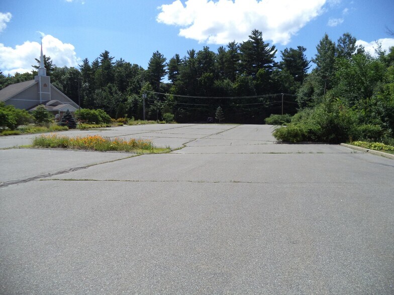 More Photos Of 187 Hampstead Rd, Derry Specialty For Sale