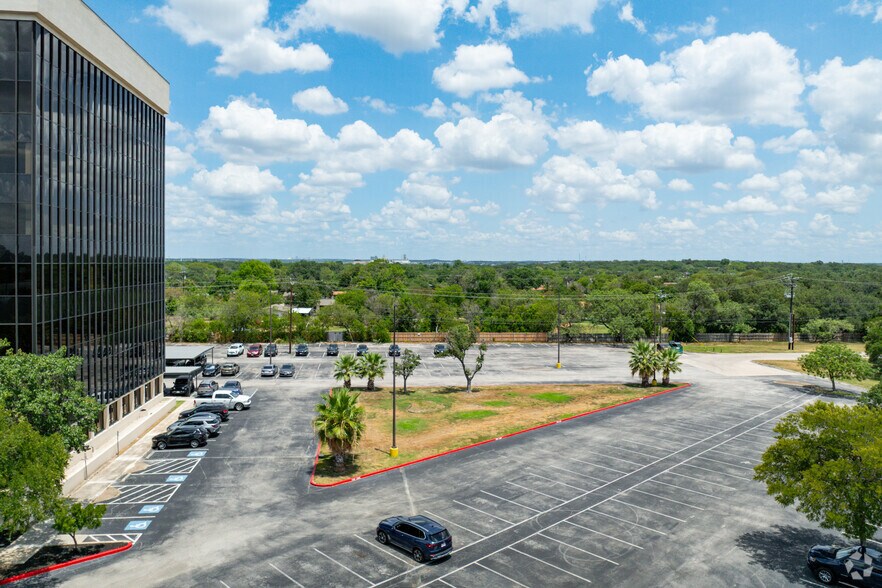 More Photos Of 8700 Tesoro Dr, San Antonio Office For Sale