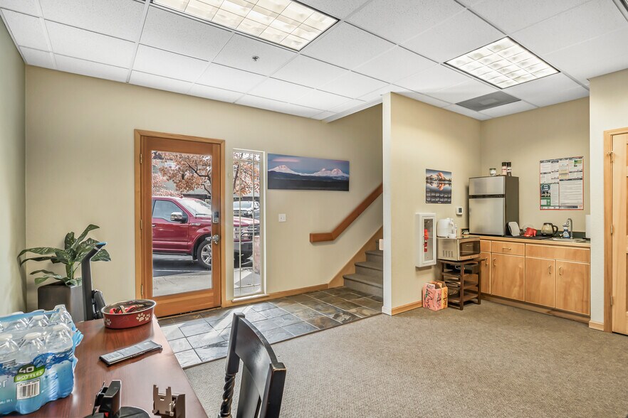 More Photos Of 376 SW Bluff Dr, Bend Office For Lease
