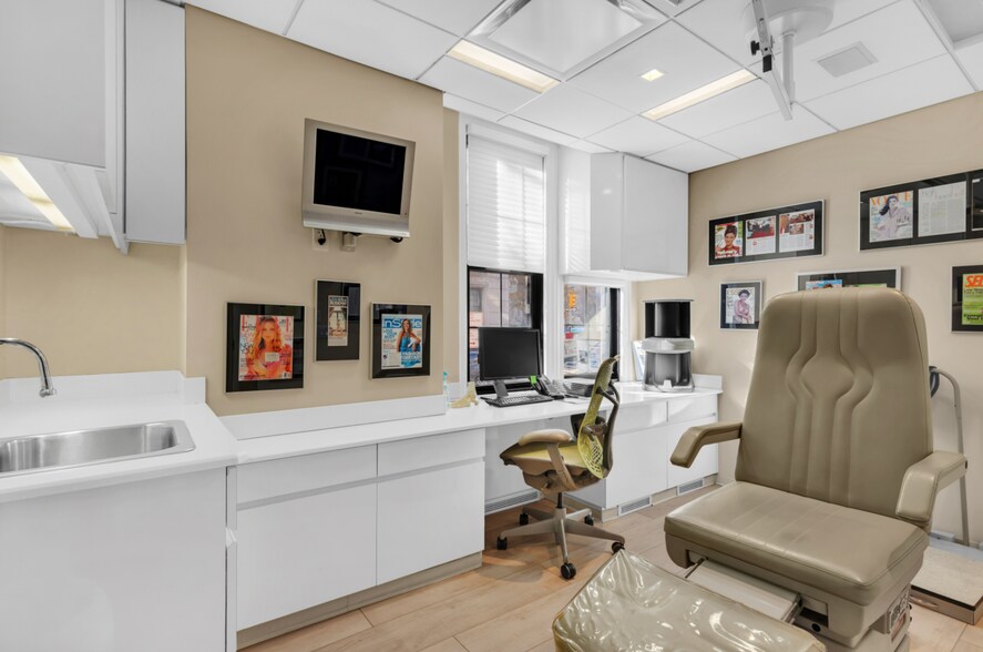 More Photos Of 885 Park Ave, New York Apartments For Sale