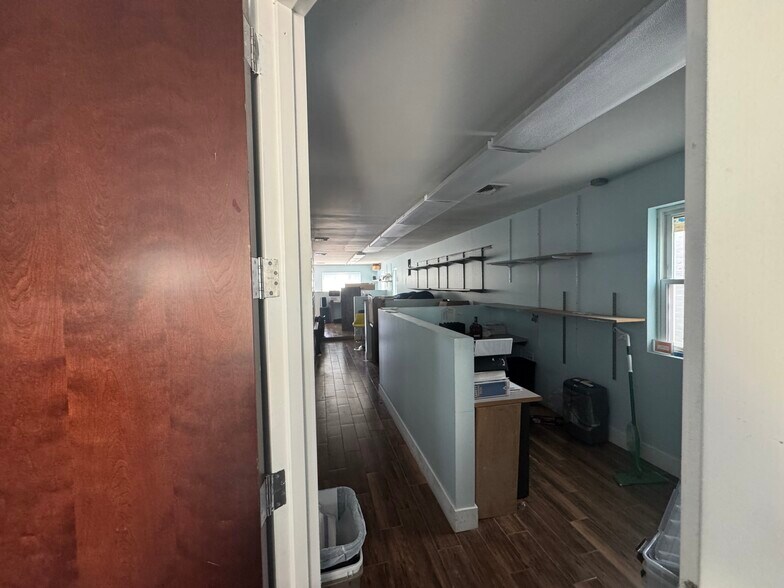 More Photos Of 37-23 27th St, Long Island City Light Distribution For Sale