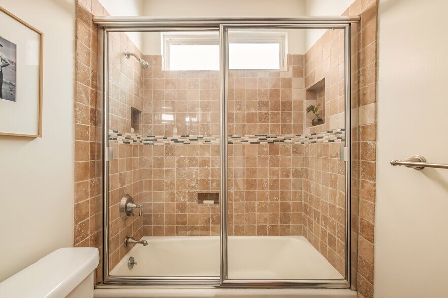 More Photos Of 16 Spinnaker St, Marina Del Rey Multifamily For Sale