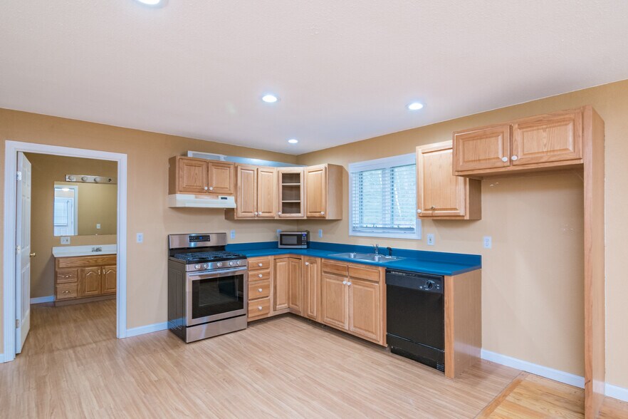 More Photos Of 154 S Mountain Rd, Northfield Schools For Sale