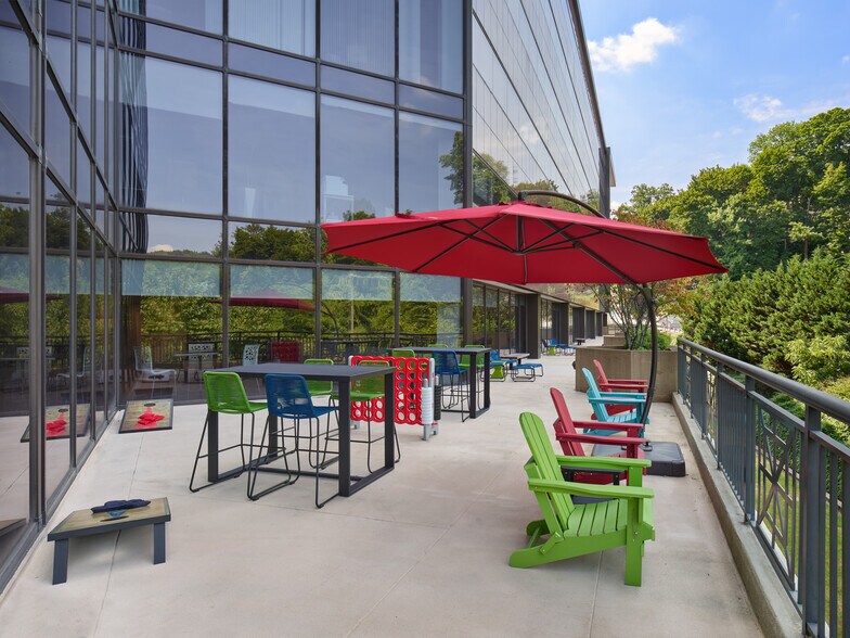 More Photos Of 100 4 Falls Corporate Ctr, Conshohocken Office For Lease