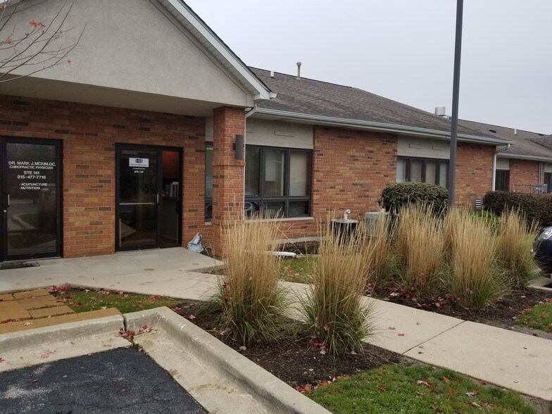 More Photos Of 820 E Terra Cotta Ave, Crystal Lake Office For Sale