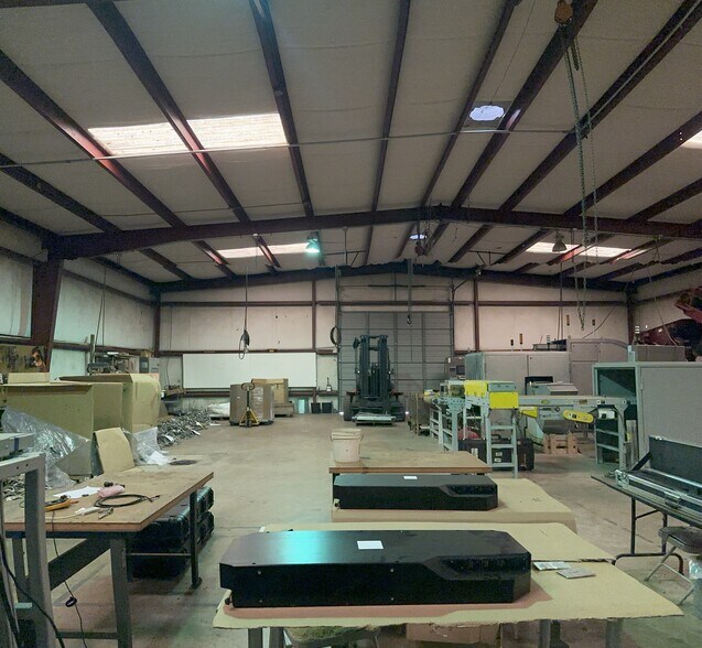 More Photos Of 8862 290 W, Austin Warehouse For Sale