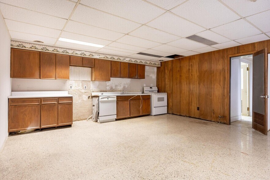 More Photos Of 240 Edwards St, Cleveland Office For Sale