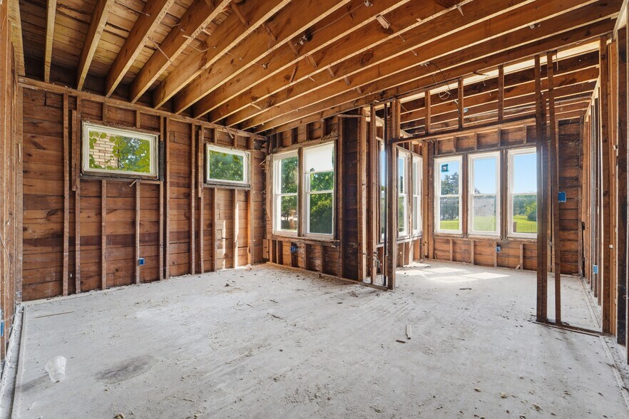 More Photos Of 1300 Porter St, Dearborn Apartments For Sale