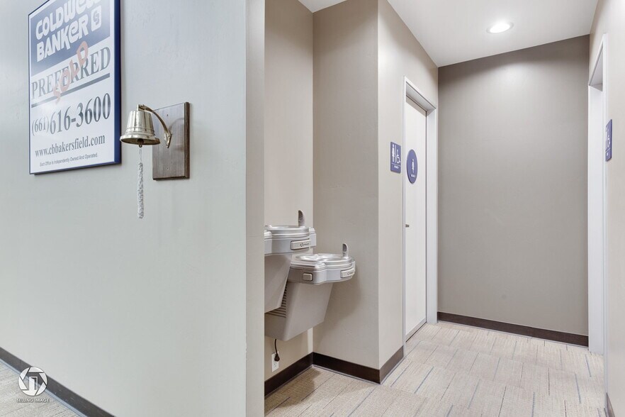 More Photos Of 3820 Coffee Rd, Bakersfield Storefront Retail Office For Lease