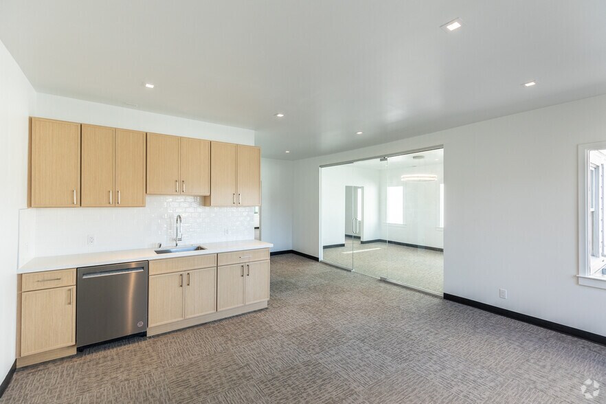 More Photos Of 343-345 Vermont St, San Francisco Light Distribution For Sale