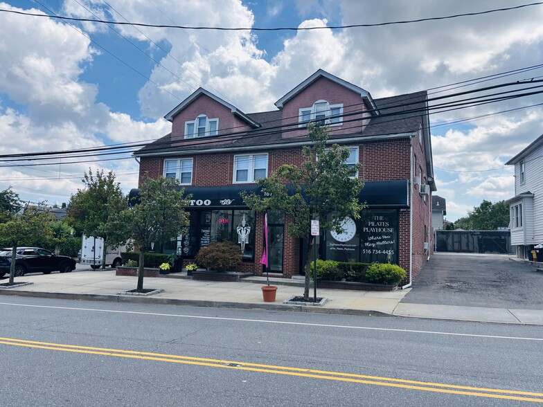 Primary Photo Of 167 Glen Head Rd, Glen Head Storefront Retail Residential For Lease