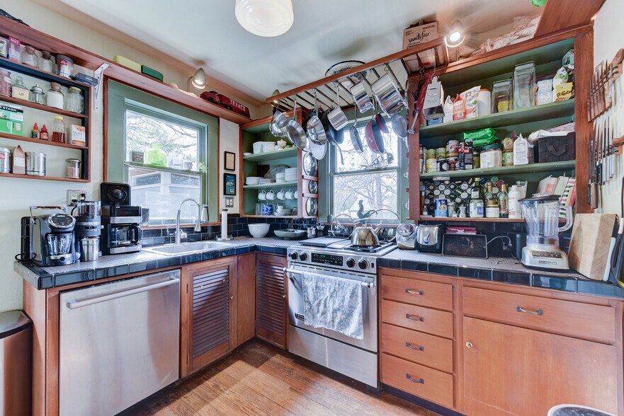 More Photos Of 909 W 29th St, Austin Office Residential For Sale