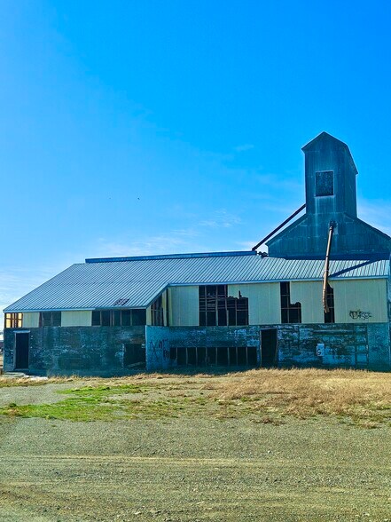 More Photos Of 120 4th Ave SE, Conrad Industrial For Sale