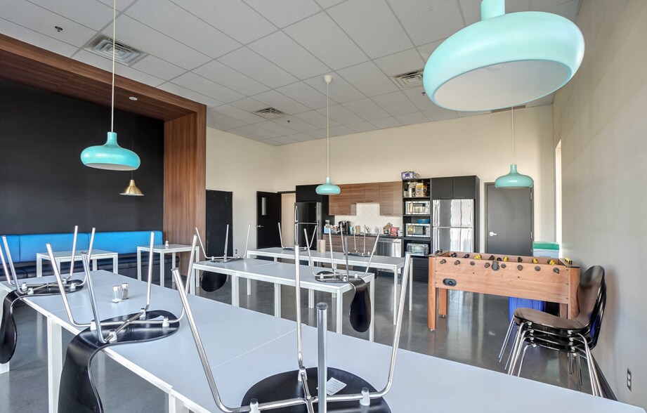 More Photos Of 1000 Rue Gaudette, Saint-jean-sur-richelieu Warehouse For Lease