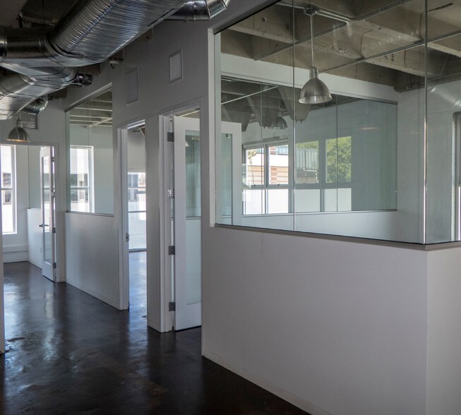 More Photos Of 1063 Gayley Ave, Los Angeles Loft Creative Space For Lease