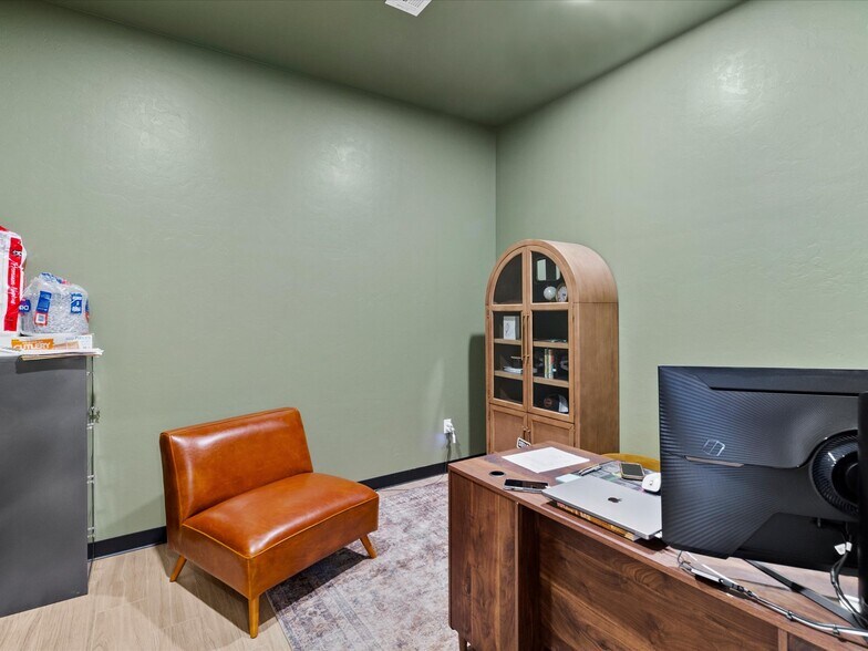 More Photos Of 801 S Tyler Ave, Blanchard Office For Sale