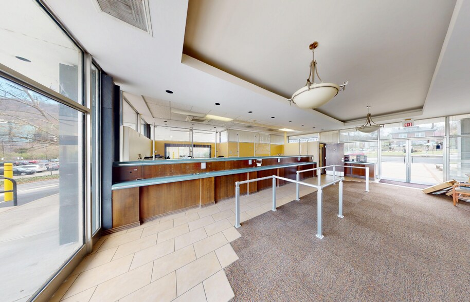 More Photos Of 301 McClanahan St SW, Roanoke Bank For Lease