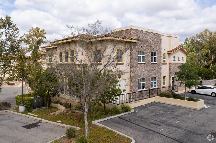 More Photos Of 5018 Chesebro Rd, Agoura Hills Medical For Sale