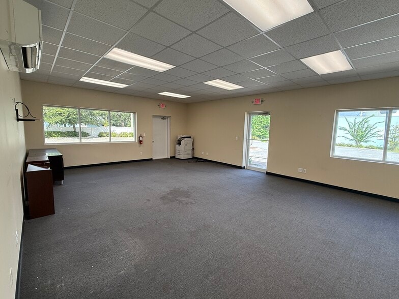 More Photos Of 3670 S Ridgewood Ave, Port Orange Freestanding For Sale