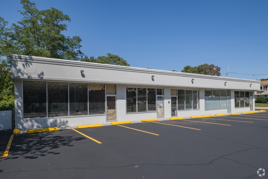 More Photos Of 1237-1247 W Shore Rd, Warwick Freestanding For Lease