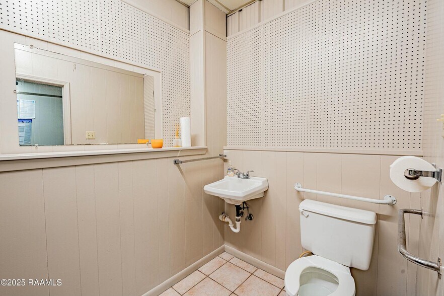 More Photos Of 1312 W Admiral Doyle Dr, New Iberia Industrial For Sale