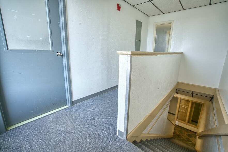 More Photos Of 1700 55th St, Boulder Industrial For Sale