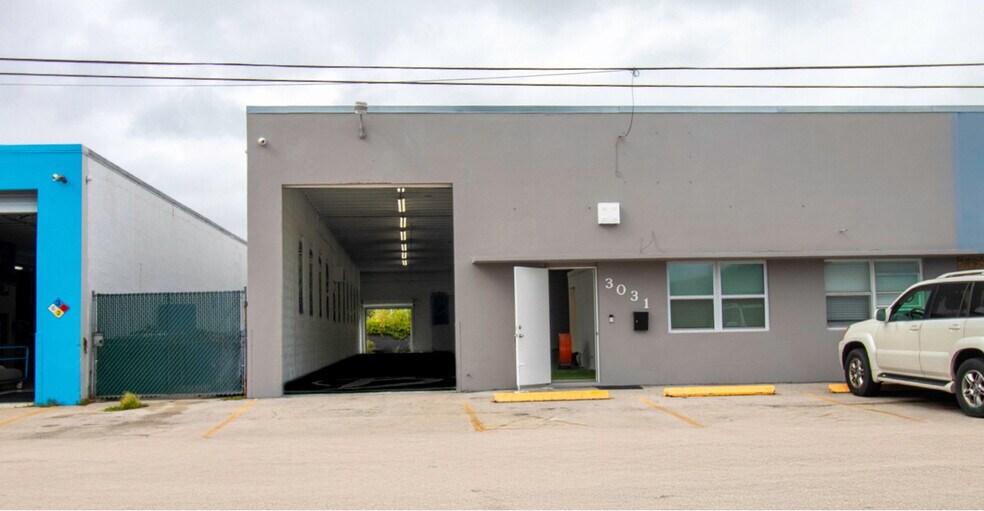 More Photos Of 3031-3035 NE 12th Ter, Oakland Park Warehouse For Lease