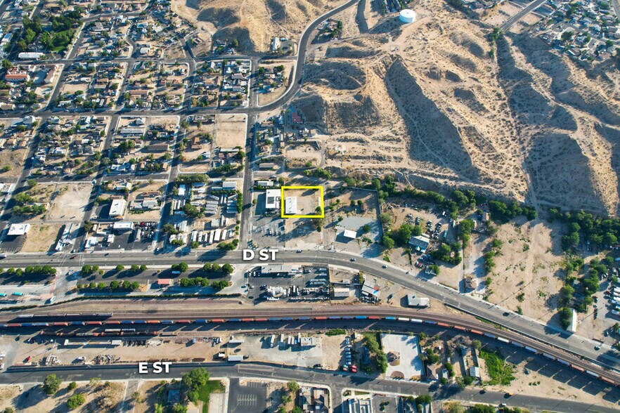More Photos Of 15691 1st St, Victorville Warehouse For Lease