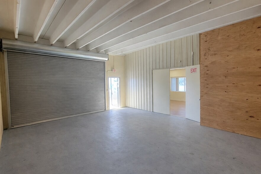 More Photos Of 6900 Barbour Rd, Riviera Beach Manufacturing For Lease