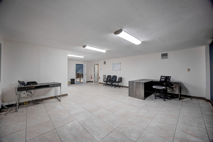 More Photos Of 1001 E Skagway Ave, Tampa Warehouse For Lease