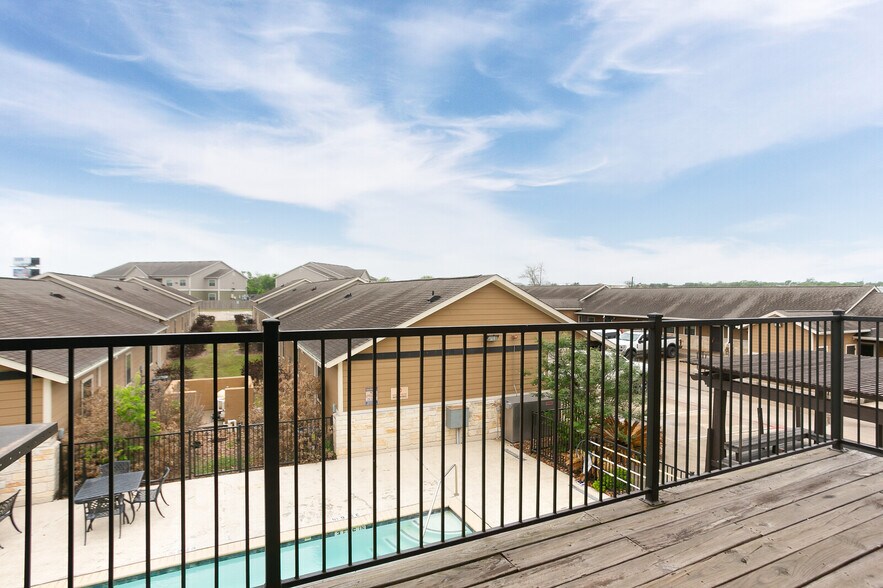 More Photos Of 301 W State Highway 72, Kenedy Hotel For Sale