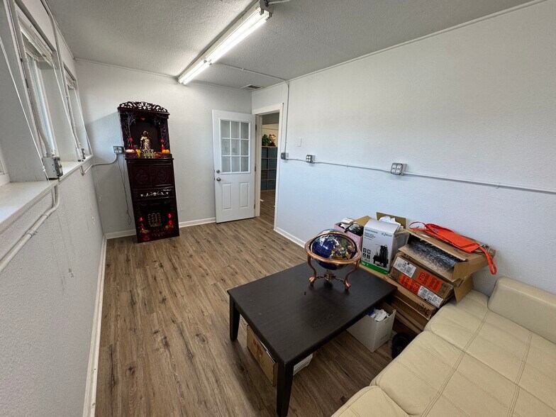 More Photos Of 2820 Broadmoor Ave, Concord Office For Sale