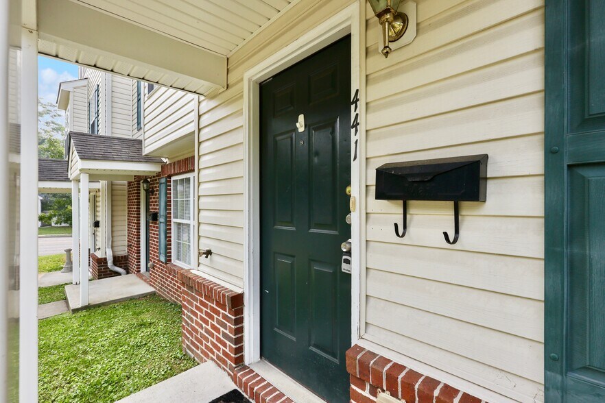 More Photos Of 437-445 Kenneth Sq, Baltimore Multifamily For Sale